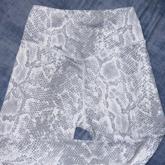 Snake Print Leggings - Picture 2 of 5